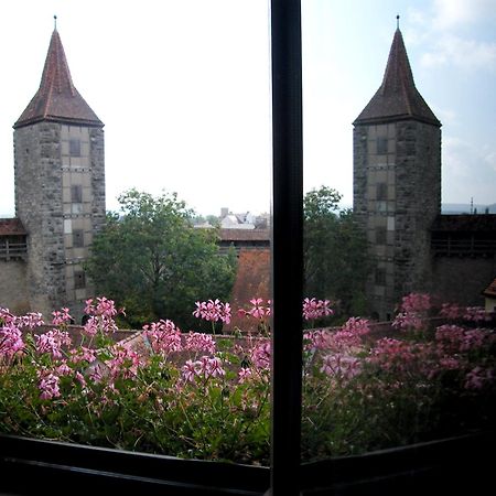 Pension Hofmann-Schmoelzer Rothenburg ob der Tauber Exterior foto